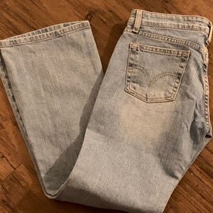 Levi’s juniors size 9 light wash straight leg jean
